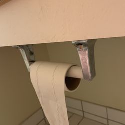Campus Inn Motel - The toilet paper