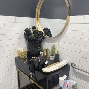 Pantora Bridal - Super chic bathroom! - Bridal Near Me - Brooklyn, New York Pantora Bridal - Super chic bathroom! - Bridal Near Me - Brooklyn, New York