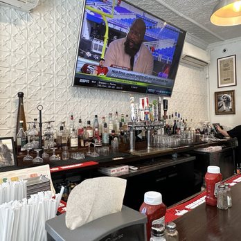 Wally's Wieners - Bar area - Hot Dogs Near Me - Newport, Rhode Island