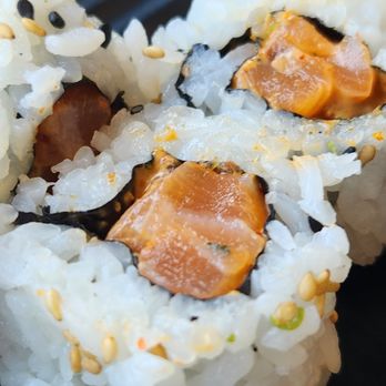 Susuru Ramen Bar - Spicy Tuna Cut Roll. - Ramen Near Me - Los Angeles, California Susuru Ramen Bar - Spicy Tuna Cut Roll. - Ramen Near Me - Los Angeles, California