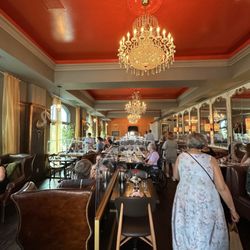 Cafe Bouffon - Inside vibes