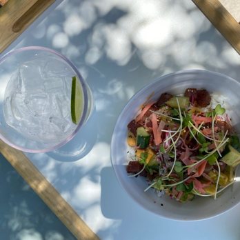 Rosewood Sand Hill - Tuna poki for lunch ... just watch out for bees - Hotels Near Me - Menlo Park, California