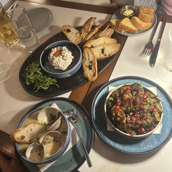 Brine Oyster House - Seafood Near Me - Grosse Pointe Park, Michigan