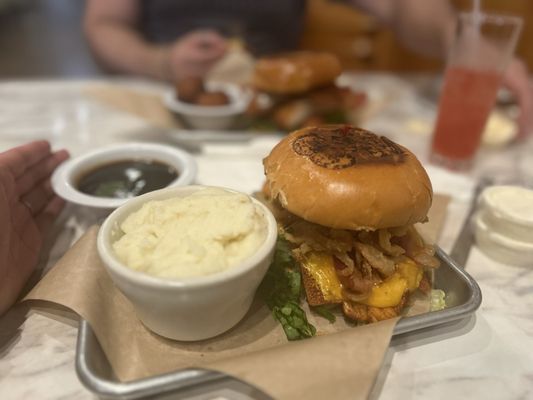 H Brothers by null