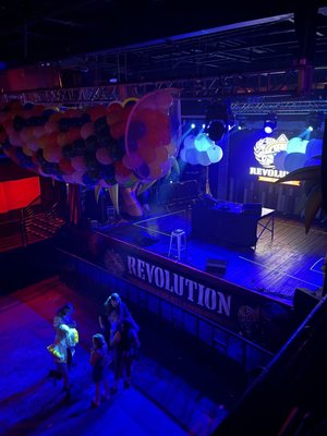 Revolution Live by null