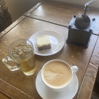 Halo Espresso Bar - Cafes Near Me - Mississauga, Ontario
