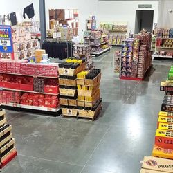 Wild Willy's Fireworks Indoor Supercenter - Springfield - Indoor Supercenter