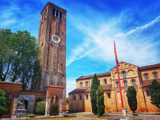 Basilica dei Santi Maria e Donato by null