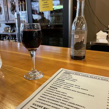 Broken Brix Winery & Cidery - Meaderies Near Me - St. Charles, Illinois