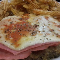 Milanesas a la napolitana con papas fritas grillé