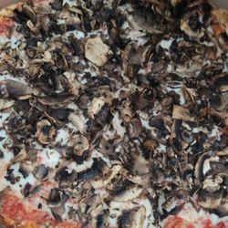 Fattes pizza - Ni words needed. Go here if you love mushrooms.