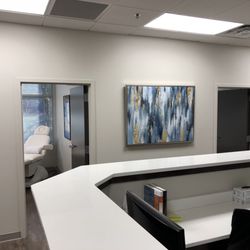 Showtech Stone - Truffles Vein Specialist nursing station with white quartz from ShowTech Stone.