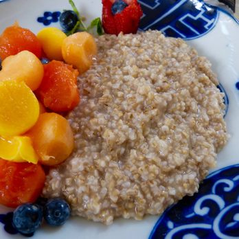 Cafe Layla - Steel cut oats and fruit - Mexican Near Me - Puerto Morelos, ROO