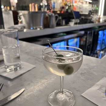 Bill’s Oyster - Martini - Seafood Near Me - Austin, Texas