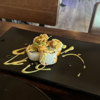 Kan Sushi - Fried lobster roll - Sushi Bars Near Me - Honolulu, Hawaii