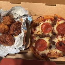 Pizza Hut - My Hut Box: Entree & Side (Pepperoni & Beef pizza and Honey BBQ boneless wings)