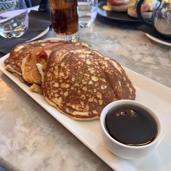 Balfes - Butter milk pancakes Banana and honey comb butter, bacon & maple syrup - Modern European Near Me - Dublin, D