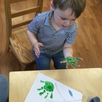 Safari Kid - Toddler making a picture of a bird on a nest using a painted handprint. - Preschools Near Me - Walnut Creek, California