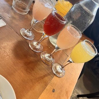 Bubby's Tribeca - Mimosa flight- replaced lavender mimosa with Bellini - American Near Me - New York, New York
