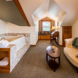 The Heron Inn & Day Spa - Heron Master Suite two person jetted tub