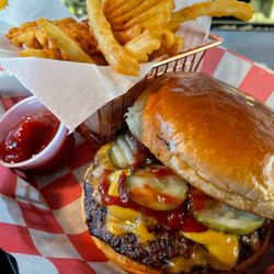Lou's Lucky Penny - Cheeseburger basket