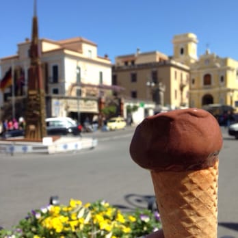 Momi - Dark chocolate - Gelato Near Me - Sorrento, NA