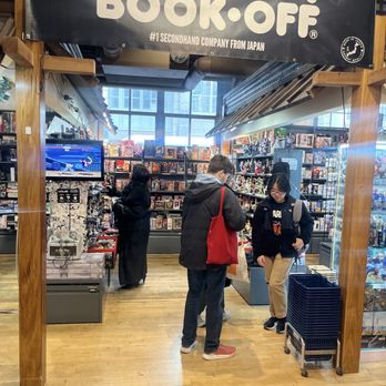 BOOKOFF Ani-Lab - Comic Books Near Me - Brooklyn, New York