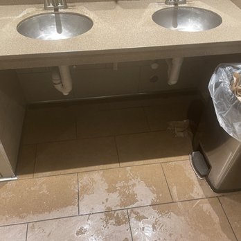 Hooters - Water on the floor - Chicken Wings Near Me - Portage, Indiana