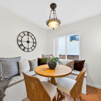 Nicole Kelsea Interiors - Breakfast nook - Home Staging Near Me Nicole Kelsea Interiors - Breakfast nook - Home Staging Near Me
