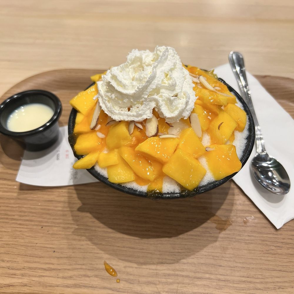 Jejubing Dessert Cafe - Mango - Desserts Near Me - Honolulu, Hawaii