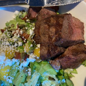 Canvas - Mango salad with steak - New American Near Me - Orlando, Florida