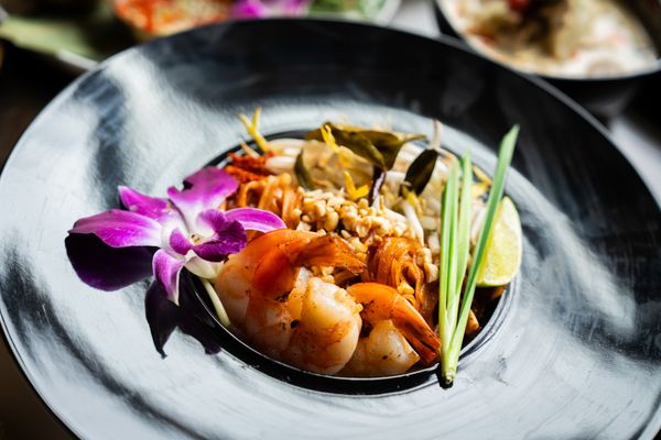 Som Dee Thai Kitchen & Bar by null
