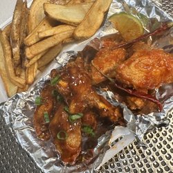 Alitas UyYuYui - Teriyaki & A La Diabla 10 Piece Combo