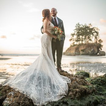 Cindy Marie Photography - Beach elopement on the olympic peninsula with Cindy Marie Photography and Videography - Session Photography Near Me Cindy Marie Photography - Beach elopement on the olympic peninsula with Cindy Marie Photography and Videography - Session Photography Near Me