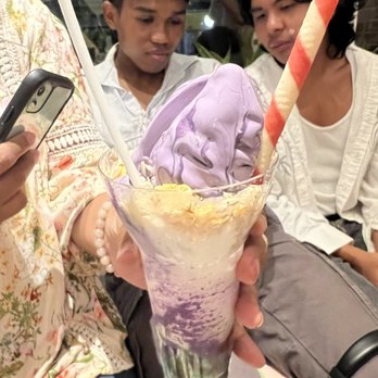 Sampaguita - Halo halo - Ice Cream & Frozen Yogurt Near Me - Orlando, Florida