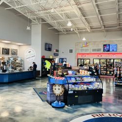 Joe Donut-Itasca - Open food court feel
