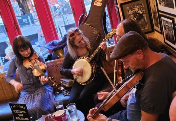 Tig Cóilí by null