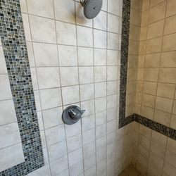Drury Inn & Suites Iowa City Coralville - Non functioning pool area shower