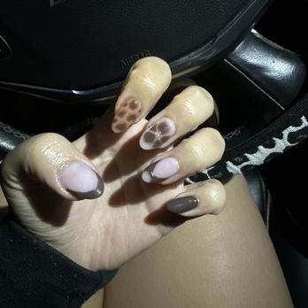 Daisy Nail Bar - Nail Salons Near Me - Lake Saint Louis, Missouri