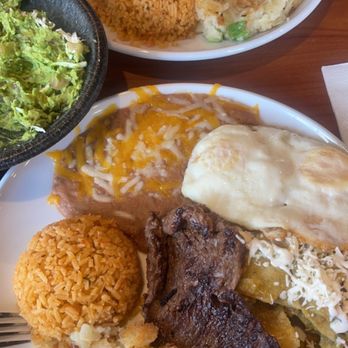 Dos Mundos Kitchen - Chilaquiles verdes con carne asada. - Mexican Near Me - Upland, California Dos Mundos Kitchen - Chilaquiles verdes con carne asada. - Mexican Near Me - Upland, California
