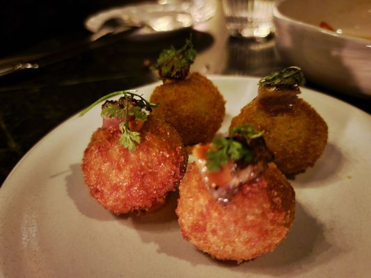 Maison Bar À Vins by null