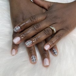 Deluxe Nails by Nikki - Nails design.