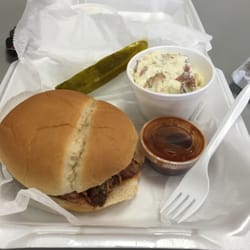 Bbq sandwich & potato salad