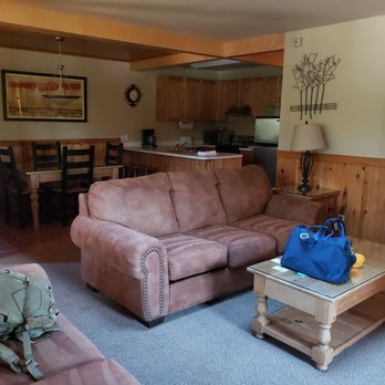 Mount Shasta Resort - Room 101 living room with old school comfy couches. - Hotels Near Me - Mount Shasta, California Mount Shasta Resort - Room 101 living room with old school comfy couches. - Hotels Near Me - Mount Shasta, California