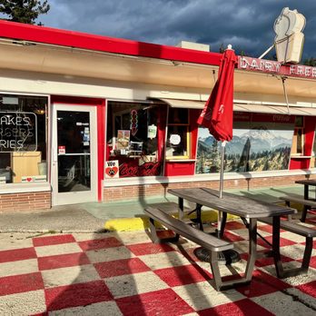 Scott's Dairy Freeze - front of building - Ice Cream & Frozen Yogurt Near Me - North Bend, Washington Scott's Dairy Freeze - front of building - Ice Cream & Frozen Yogurt Near Me - North Bend, Washington