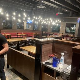 Where are did everybody go? I guess home. It's almost midnight and they're open till midnight on Friday & Saturday. Where are did everybody go? I guess home. It's almost midnight and they're open till midnight on Friday & Saturday.