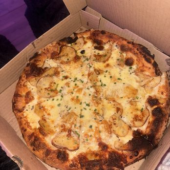 Black Magic Pizza - Pizza Near Me - Orlando, Florida