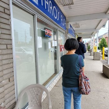 Taro's Fish - Line up - Seafood Markets Near Me - Toronto, Ontario