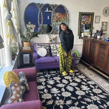 The Grooming Tub - The cutest sitting area where she also takes breaks and plays with your babies - Pet Groomers Near Me - Richmond, Virginia