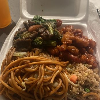 Golden Chopstix Rialto - Top left: Beef Broccoli Top right: Orange Chicken Bottom left: Chow Mein Bottom right: Fried Rice - Chinese Near Me - Rialto, California Golden Chopstix Rialto - Top left: Beef Broccoli Top right: Orange Chicken Bottom left: Chow Mein Bottom right: Fried Rice - Chinese Near Me - Rialto, California